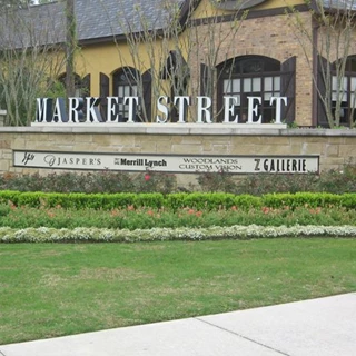The Woodlands Outdoor Retail Market Street Welcome Signage
